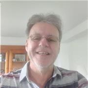 Professeur de guitare formé à la GIT ( Musician’s Institute) Los Angeles en cours privé. Donne cours en Français et en Anglais pour adolescents et adultes